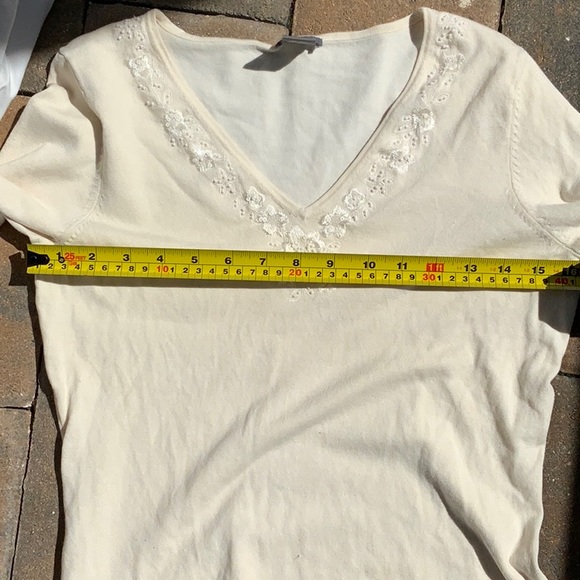 ANN TAYLOR SILK BLEND CREAM TOP, SIZE SMALL. - Picture 5 of 8